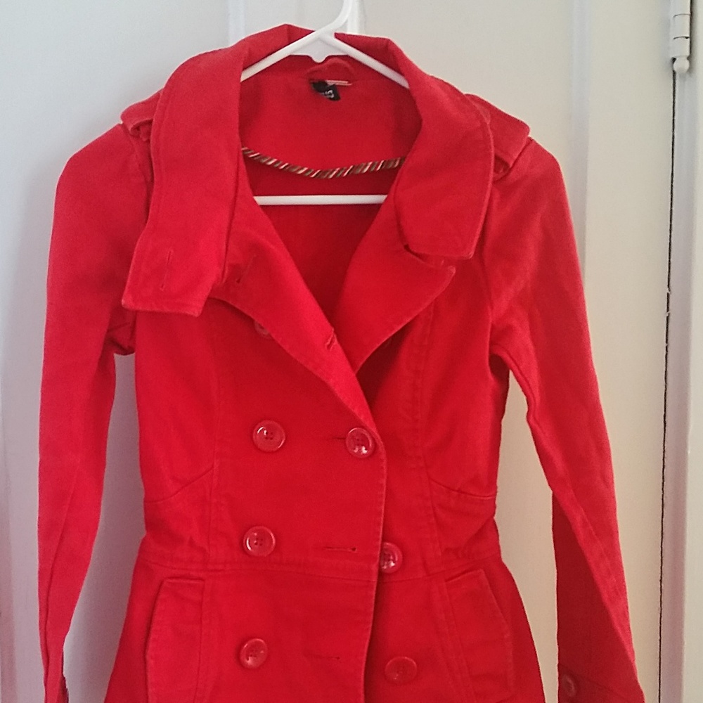 Easy-care red cotton denim jacket